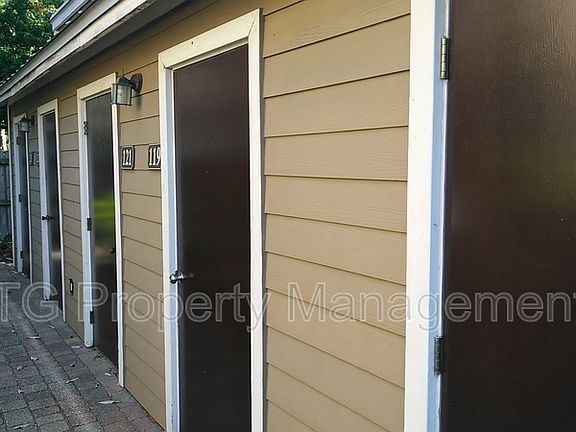 5th image of 119 Poinsettia St