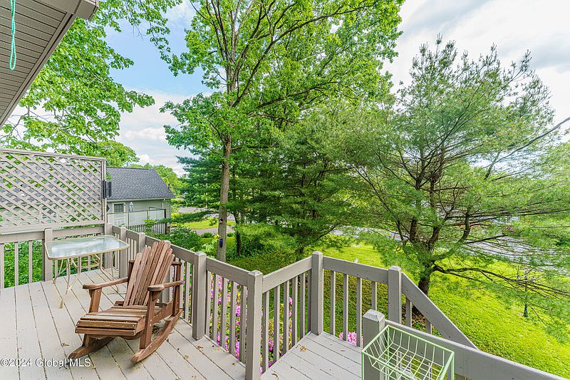 5th image of 937 Altamont Voorheesville Road