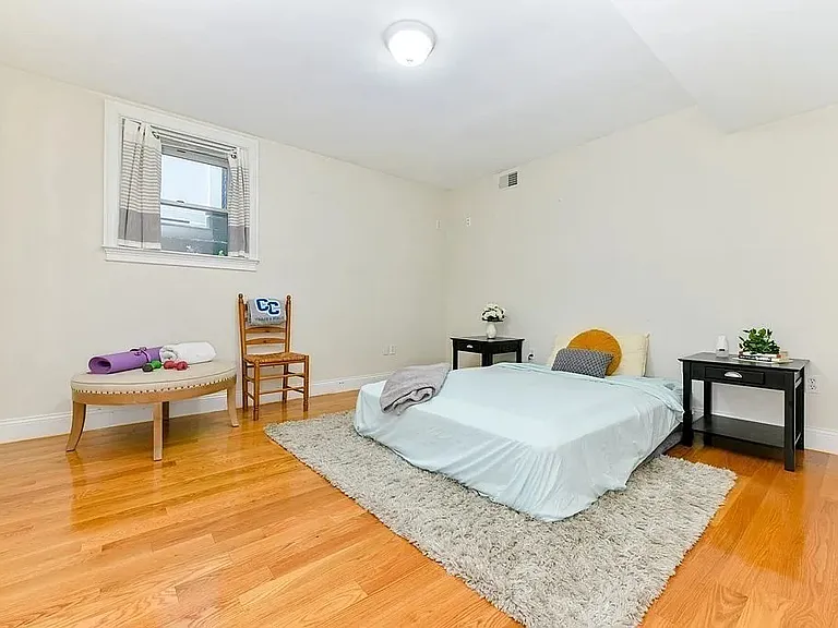 732 E 6th St #1 — Photo 12