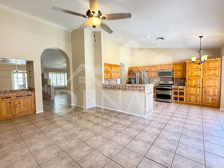 1211 E Drake Dr — Photo 9