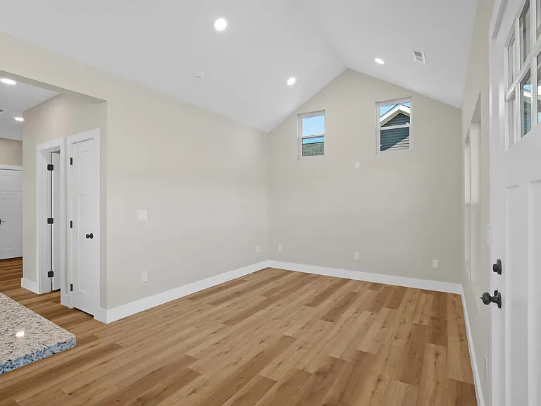 1022 Wentford Ave — Photo 10