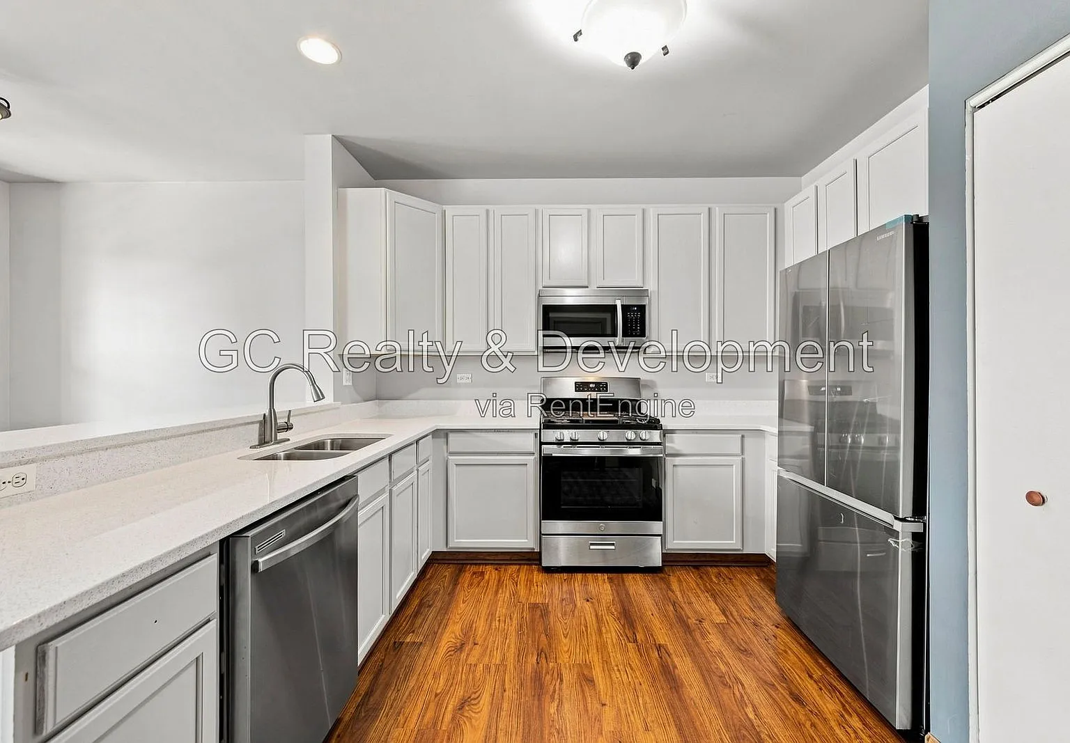 3 bed, 2.5 bath, 1500 sqft, $2,395 — Photo 2