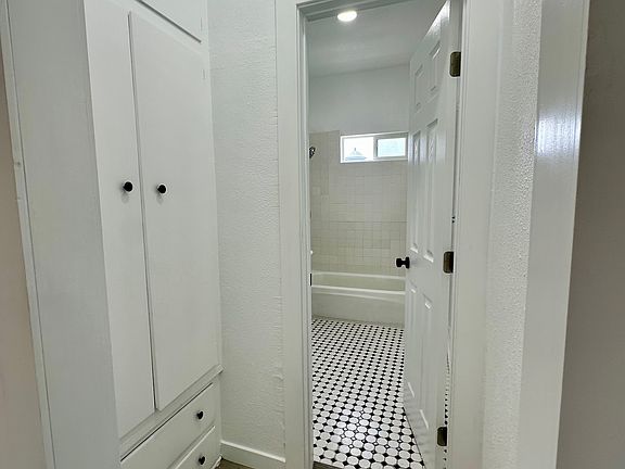 5th image of 1091 W 22nd St #1091