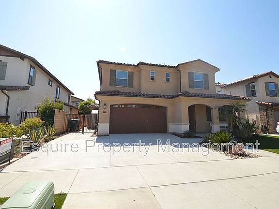 3rd image of 527 Elm Cottage Ct