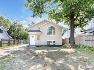 206 Nancy St SE, Kentwood, MI 49548