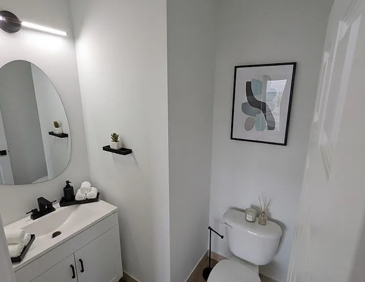 290 NE 5th Ave — Photo 9
