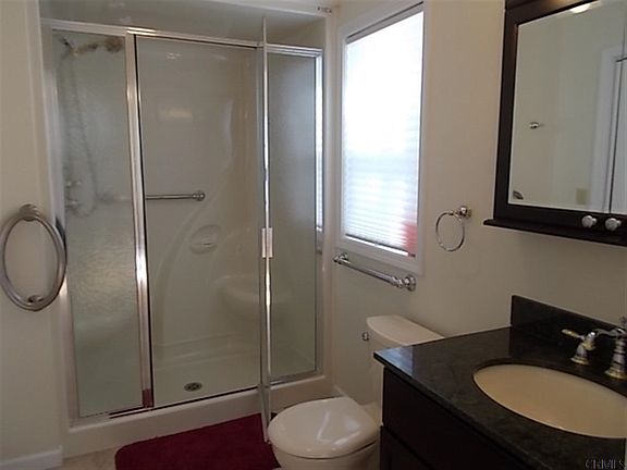 4th image of 25 Victor Dr