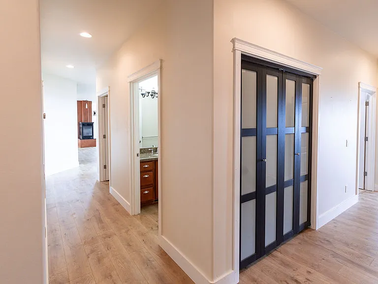13431 Canyon Rd — Photo 13