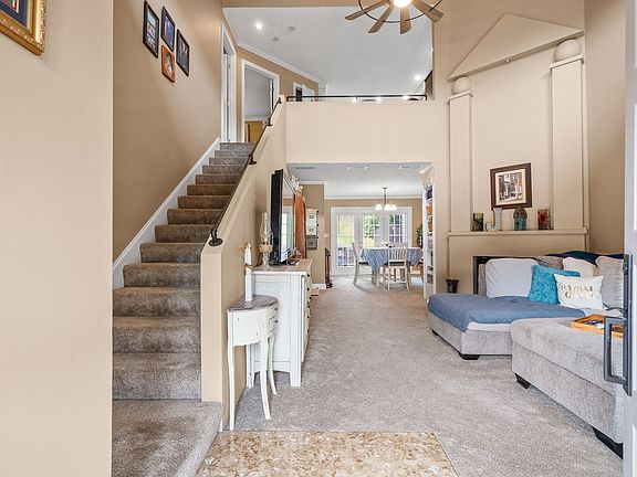 4th image of 423 Country Club Ct