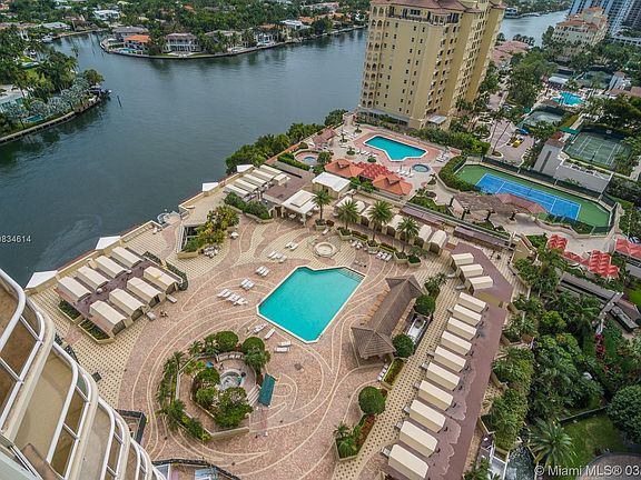 4th image of 20191 E Country Club Dr APT 2010