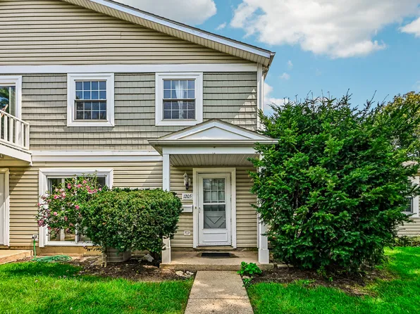 1205 Quincy Ct, Wheeling, IL 60090