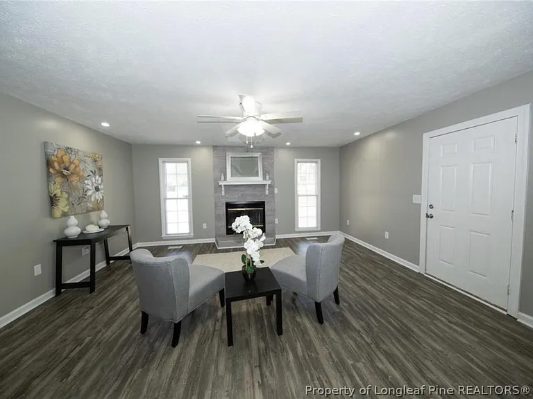 6801 Kingsgate Dr — Photo 2