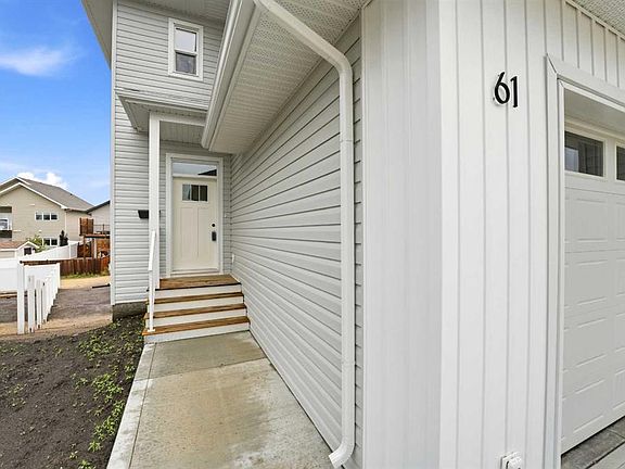 2nd image of 85 W Pinnacle Close