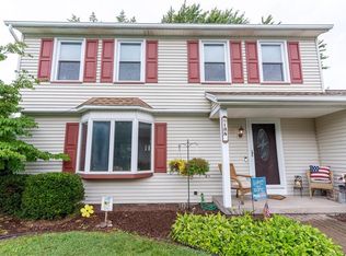 135 Kimbrook Dr, Rochester, NY 14612