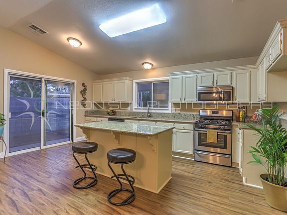 5th image of 370 Dooley Dr