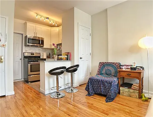 Rented by Century 21 Metropolitan | media 29