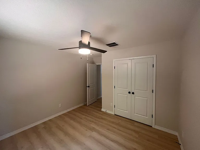 664 W Brook Hollow Rd — Photo 22