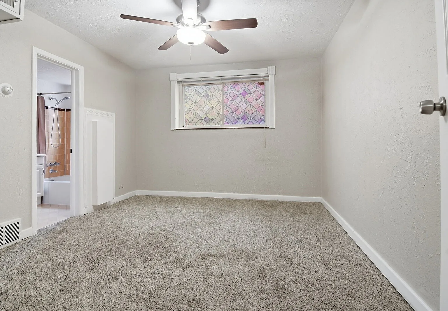 1 bed, 1.0 bath, 368 sqft, $1,146 — Photo 2