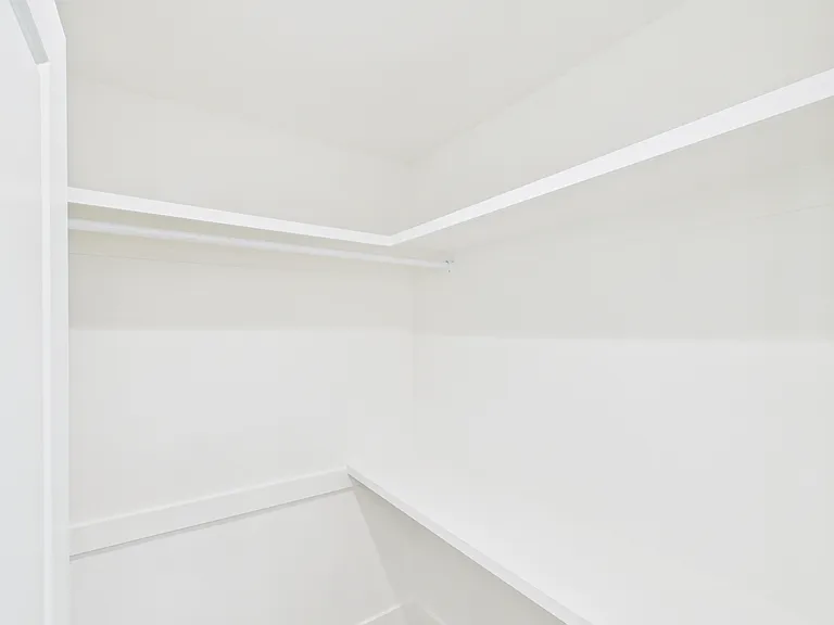 1126 W Redwood St — Photo 3