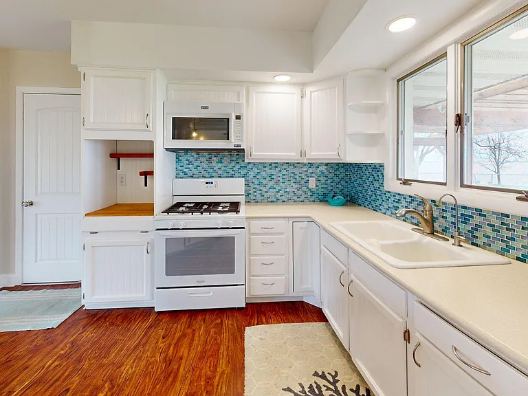 940 E Hickory Grove Rd — Photo 14