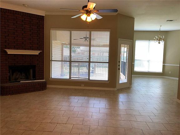 3rd image of 4904 Thorncliffe Dr