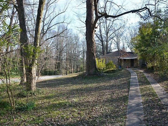 View of backyard driveway and parking space