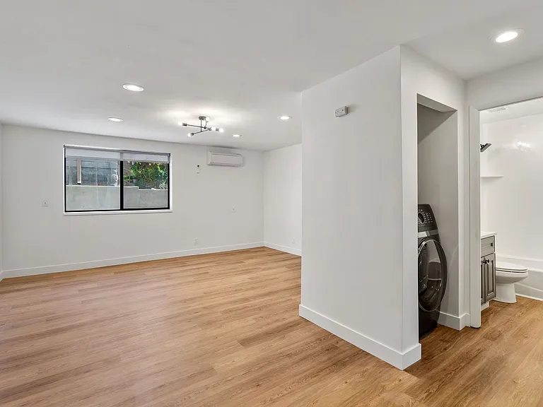 1016 E 900 S — Photo 15