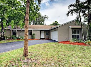 19635 NW 62nd Ct, Hialeah, FL 33015