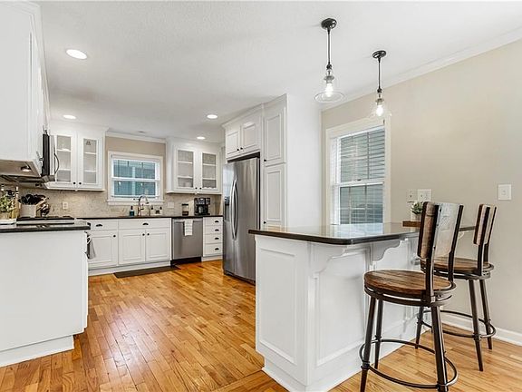 3rd image of 5519 Chadwick Rd