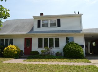 59 Silver Ln, Levittown, NY