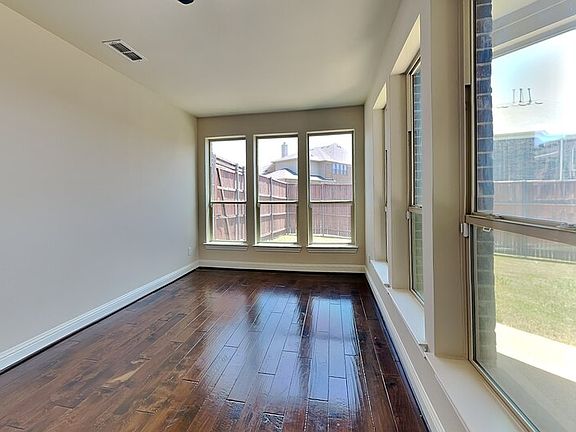 3rd image of 3006 Knightsbridge Ln