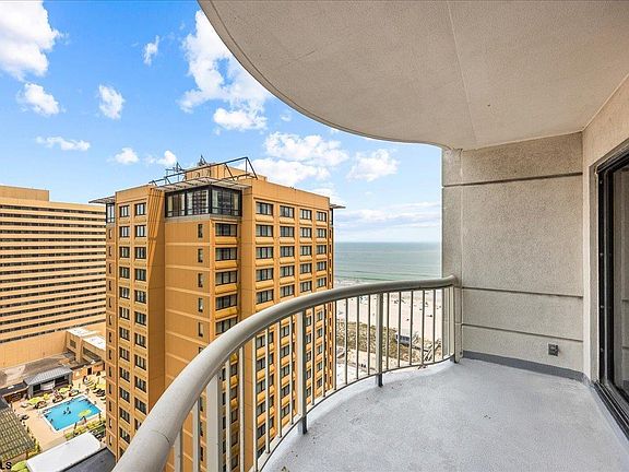 3rd image of 3101 Boardwalk #1903A