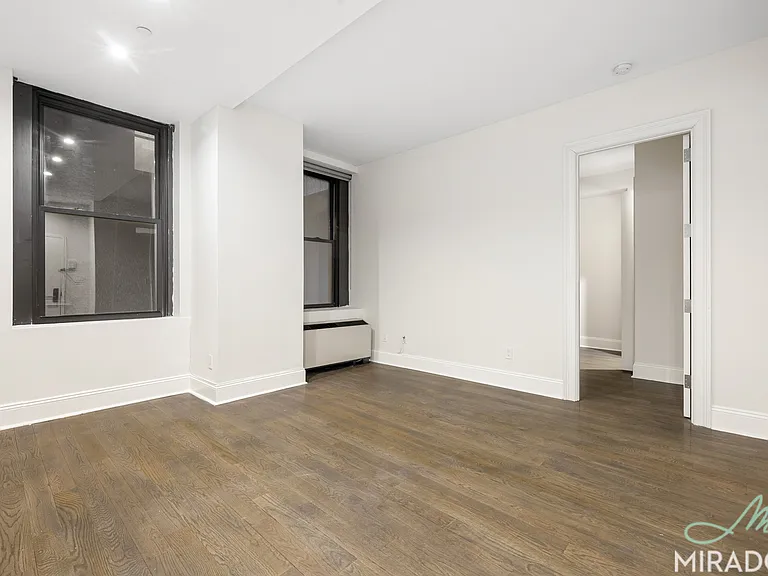15 Park Row #4K — Photo 4