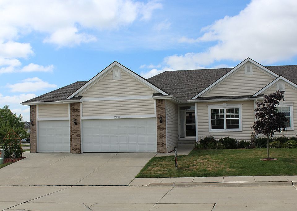 1st image of 2418 Lakeside Dr