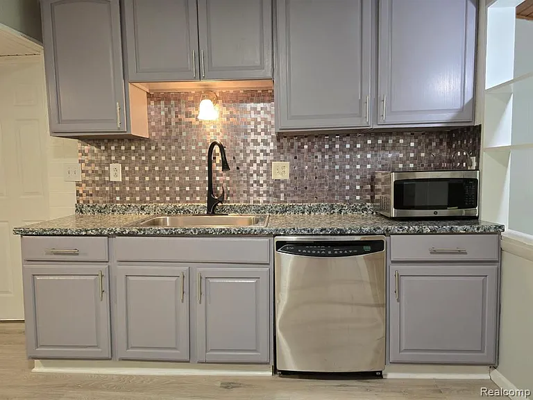21411 Collingham Ave — Photo 15