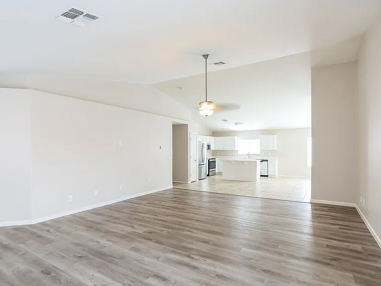 7334 W Lamar Rd — Photo 5