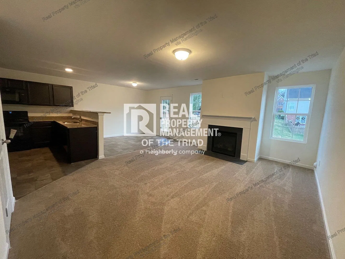 3 bed, 2.5 bath, 1760 sqft, $2,000 — Photo 2