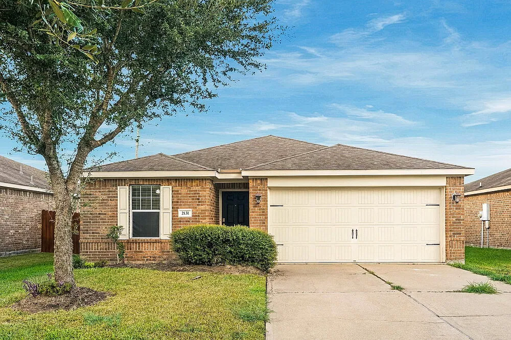 3 bed, 2.0 bath, 1393 sqft, $1,770 — Photo 1