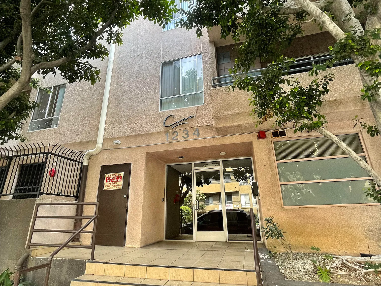 1234 Las Palmas Ave — Photo 1