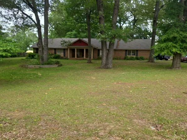 1301 Edgewood Dr, Dublin, GA 31021