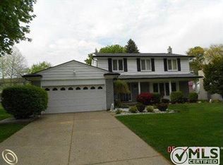 21252 Harvard Rd, Southfield, MI 48076