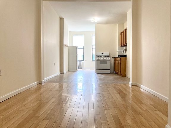 2nd image of 142 Grattan St APT 3L