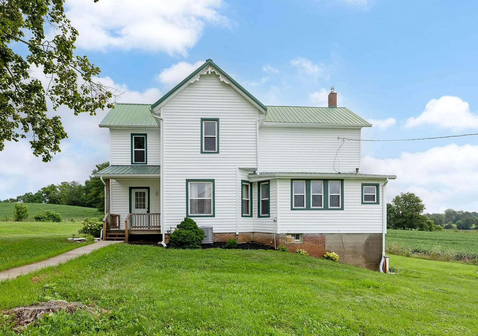 Three bedroom home — Photo 1
