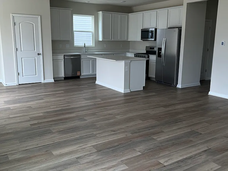 3807 Sterling Dr — Photo 3