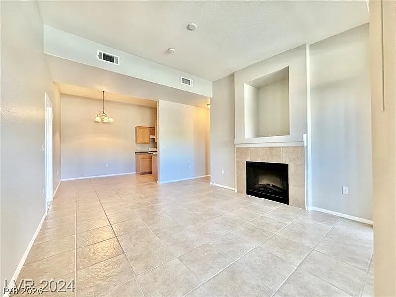 3 bed, 2.0 bath, 1239 sqft, $1,645 — Photo 2