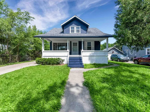 63 Glanworth St, Lake Orion, MI 48362