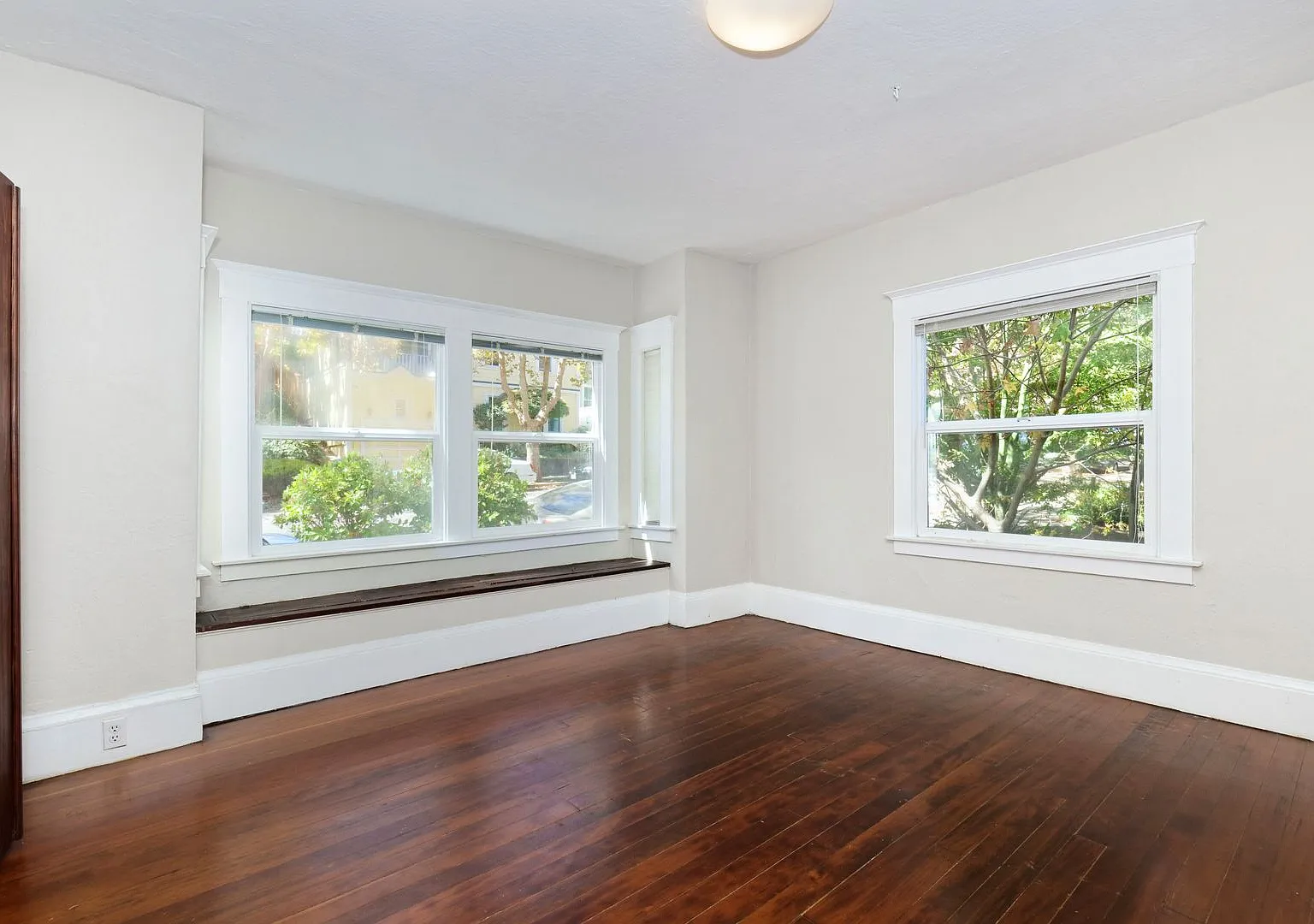 30 Nicholl Avenue — Photo 1