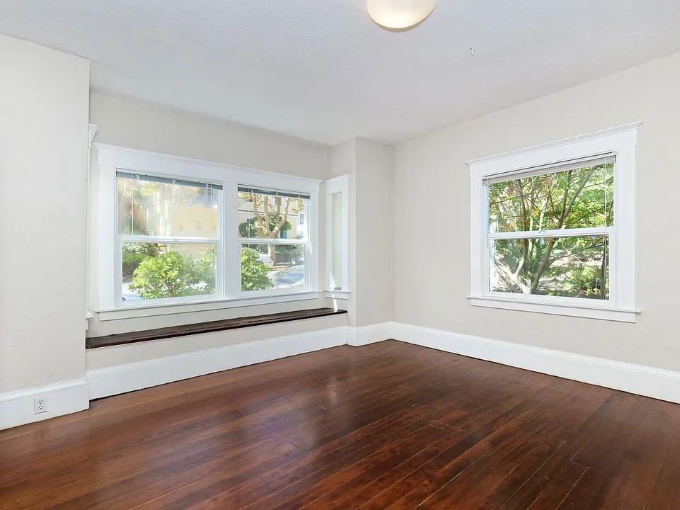 30 Nicholl Ave