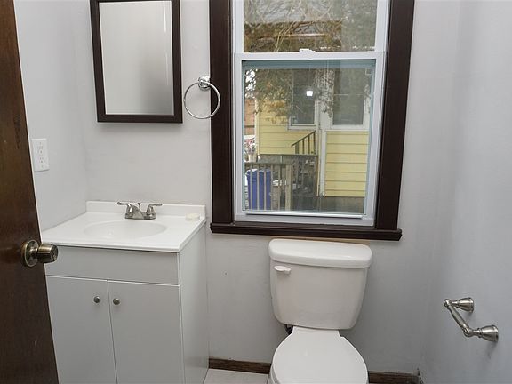 4th image of 1102 Grant Ave