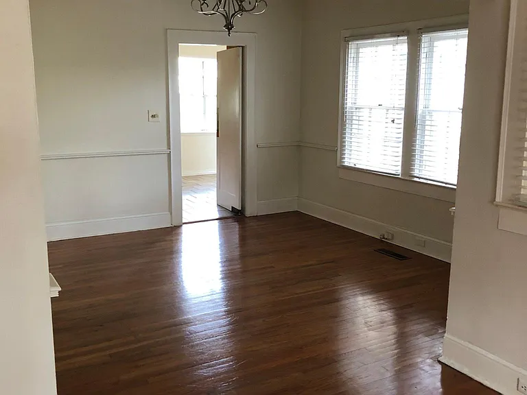 526 Glenview Dr — Photo 4